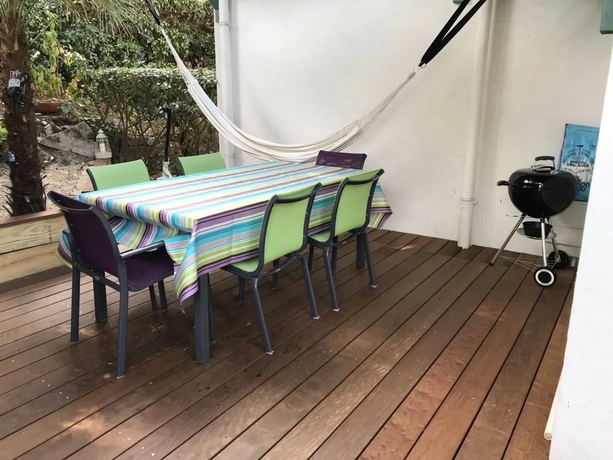La terrasse jardin de l'appartement